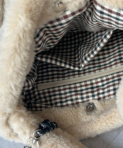 帶吊飾毛絨束口托特包