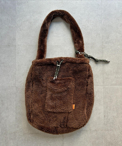 帶吊飾毛絨束口托特包