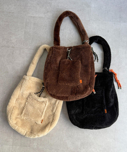 帶吊飾毛絨束口托特包