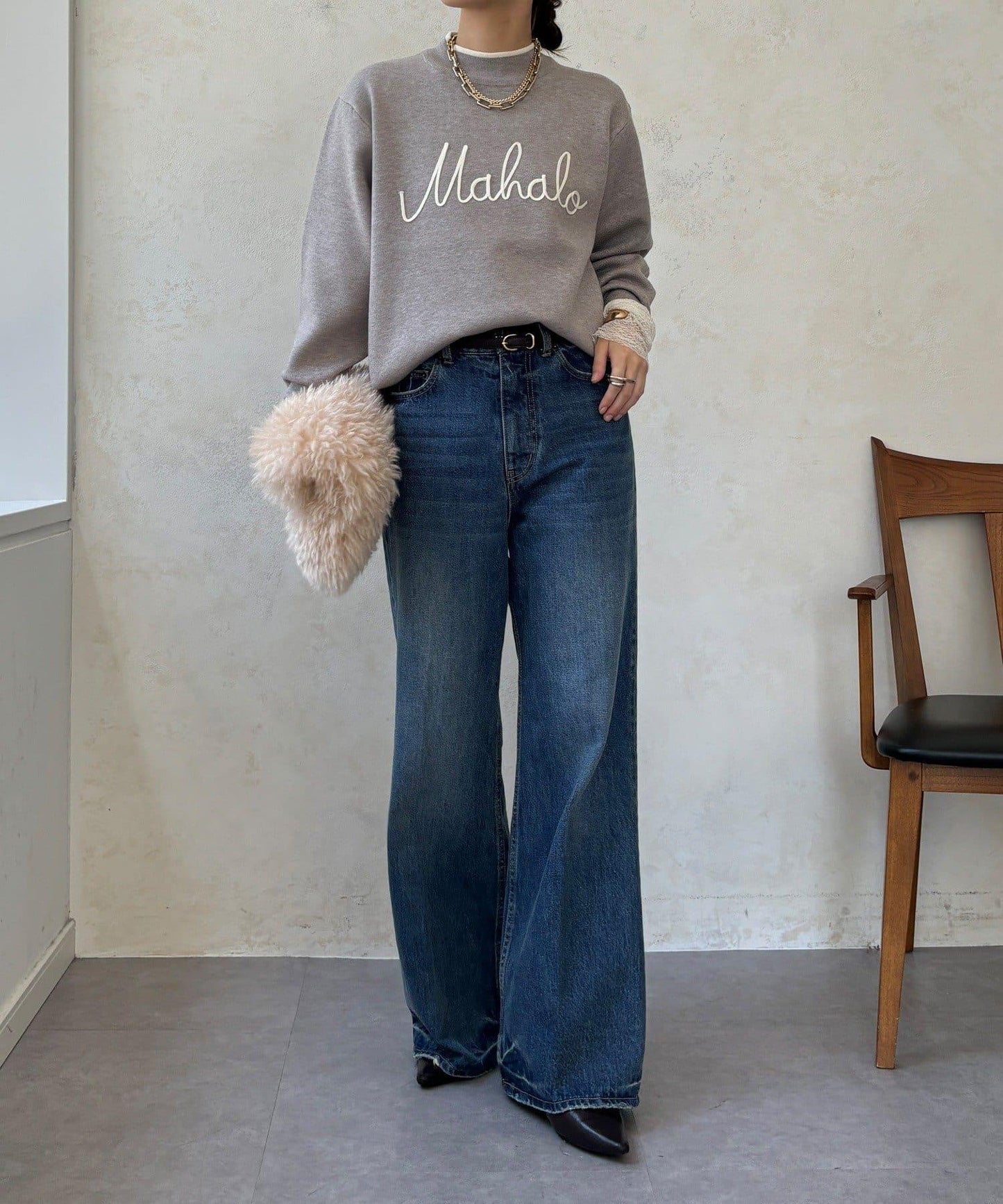 繡花字母針織上衣