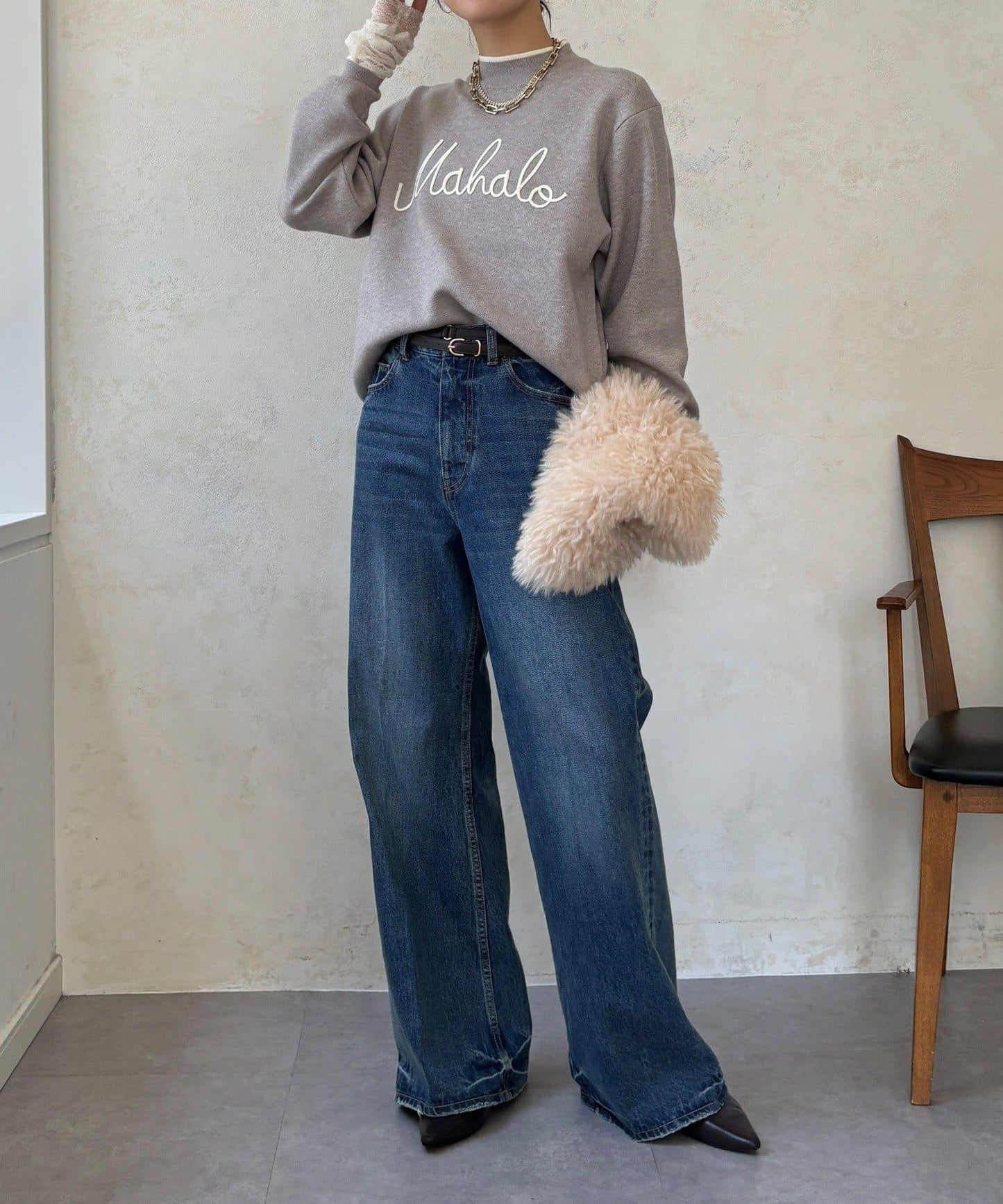 繡花字母針織上衣