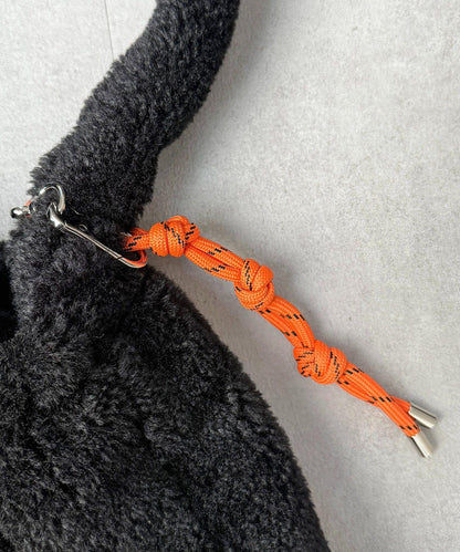 帶吊飾毛絨束口托特包