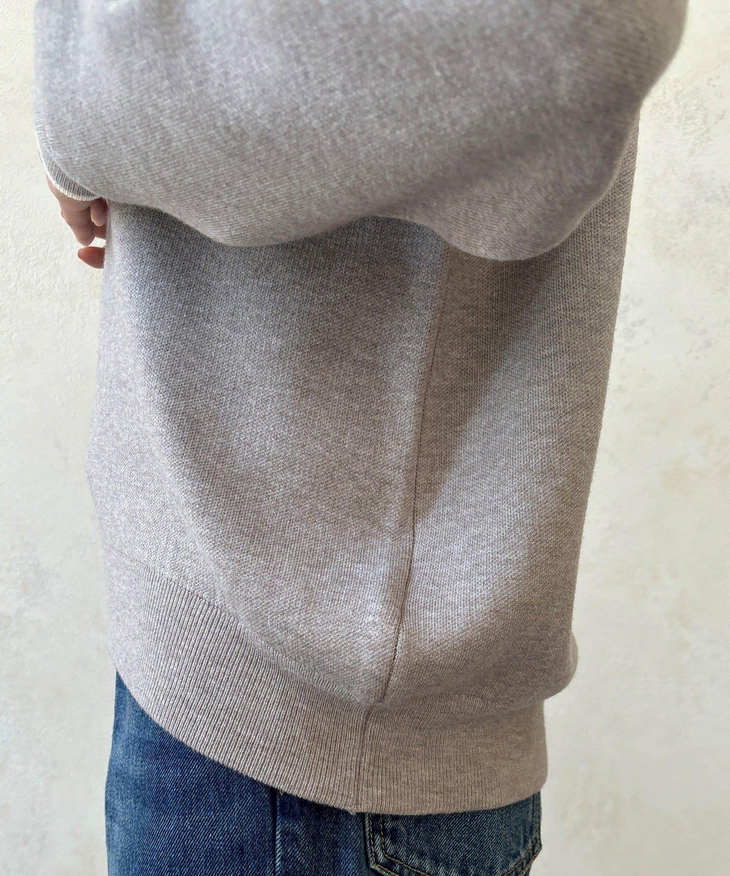 繡花字母針織上衣