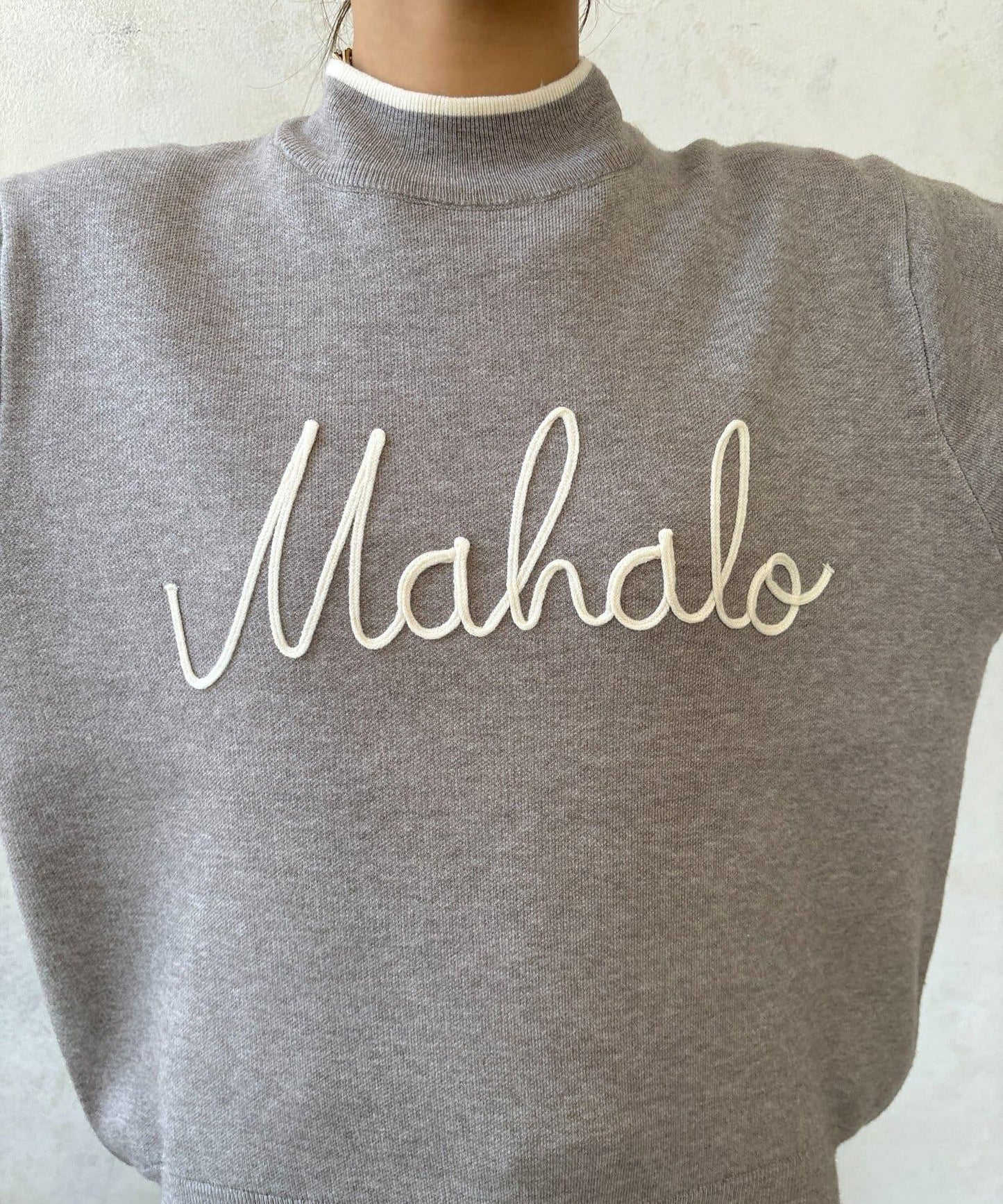 繡花字母針織上衣