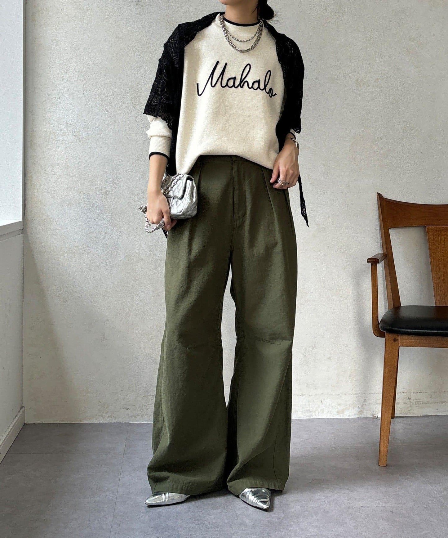 繡花字母針織上衣