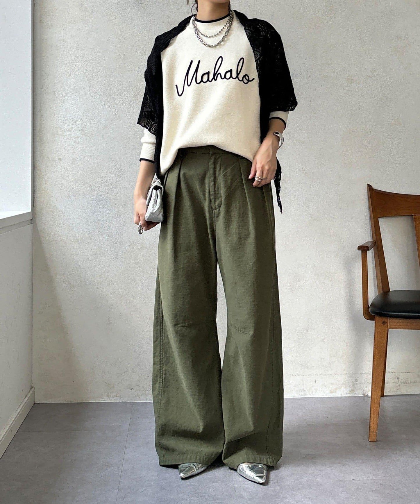 繡花字母針織上衣