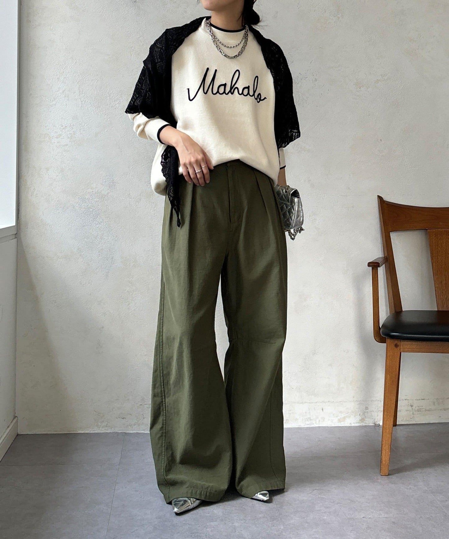 繡花字母針織上衣