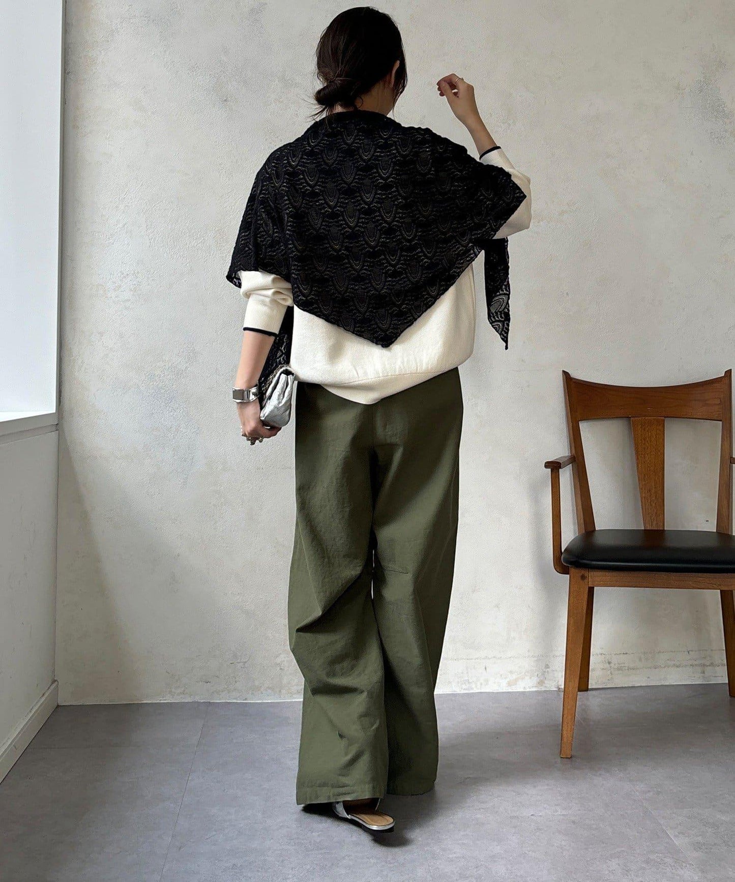 繡花字母針織上衣