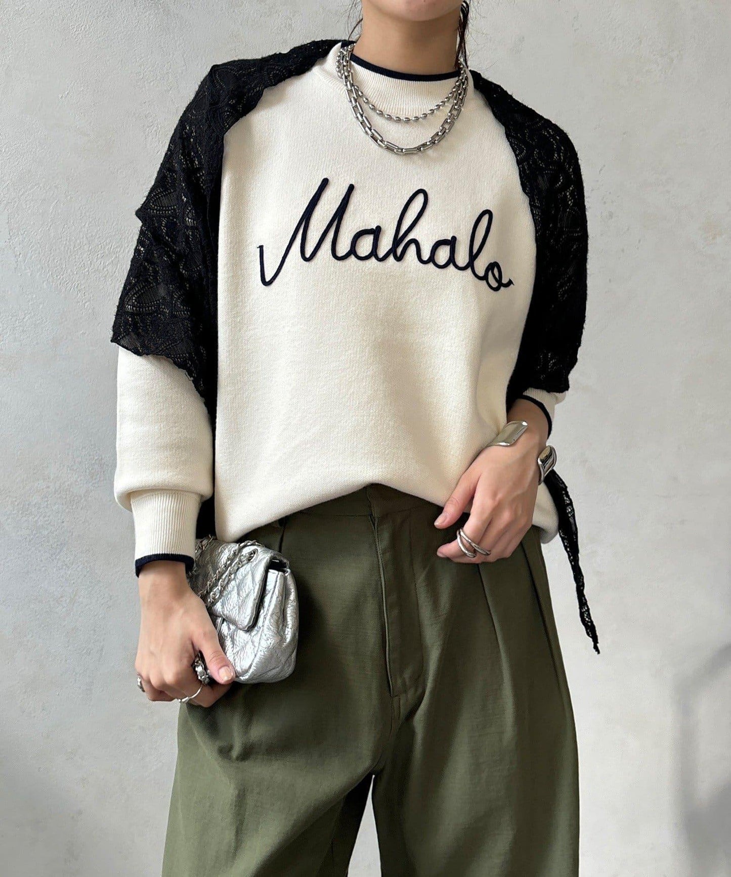 繡花字母針織上衣