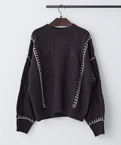 毯邊縫線麻花針織套頭衫
