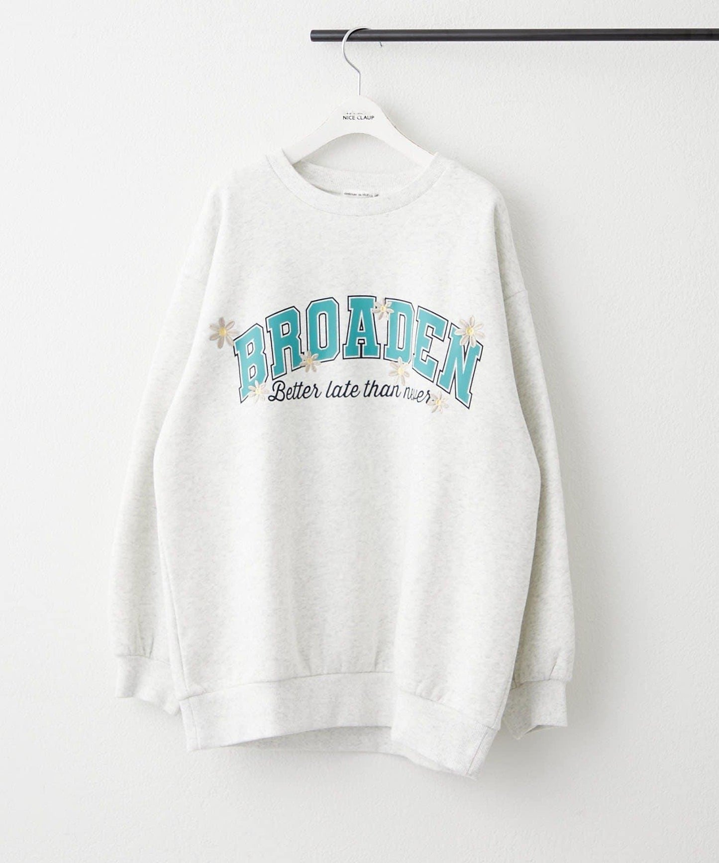 花卉與標誌拼接加絨套頭衫