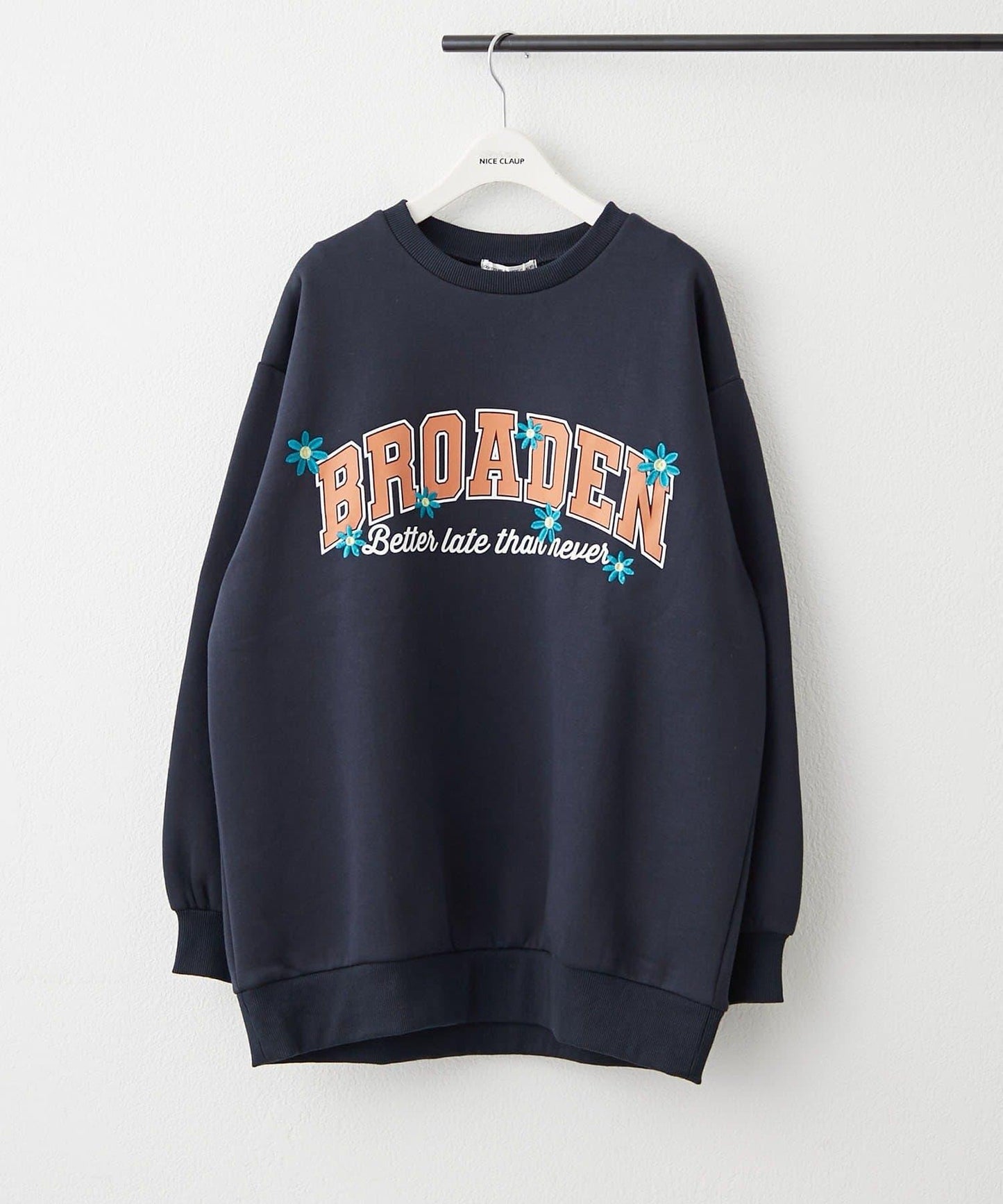 花卉與標誌拼接加絨套頭衫