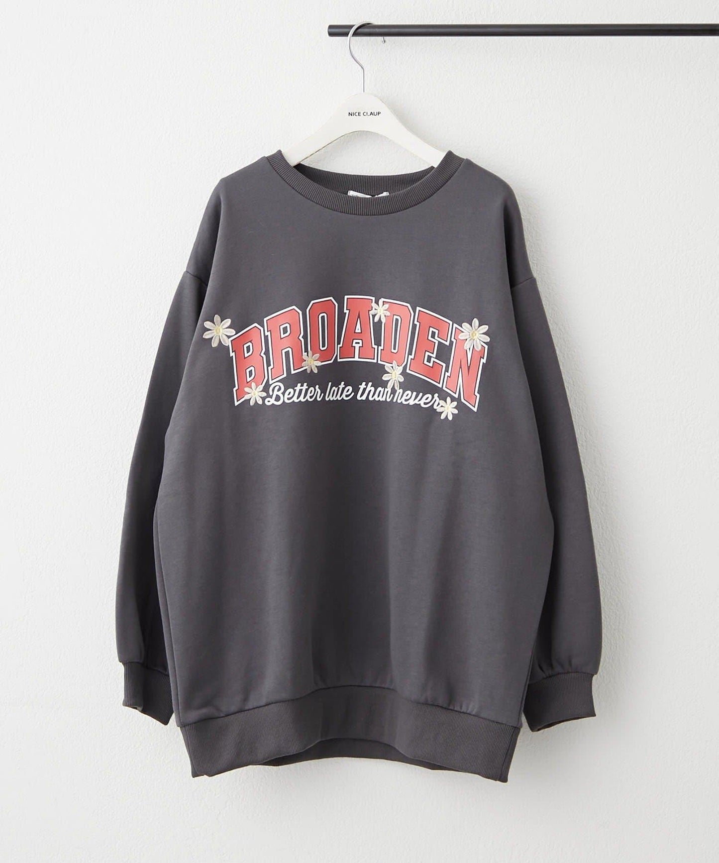 花卉與標誌拼接加絨套頭衫