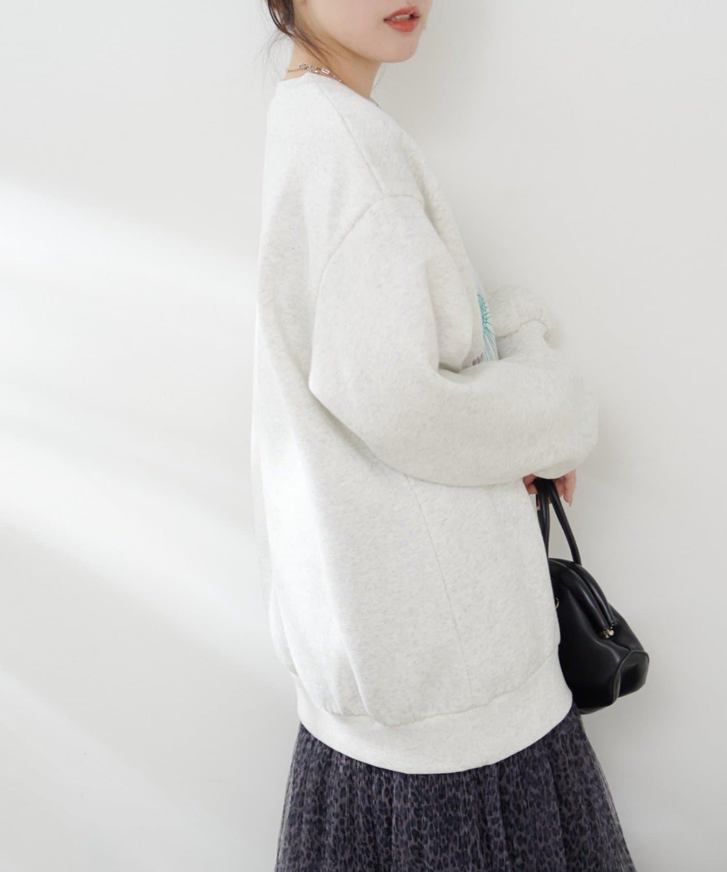 花卉與標誌拼接加絨套頭衫