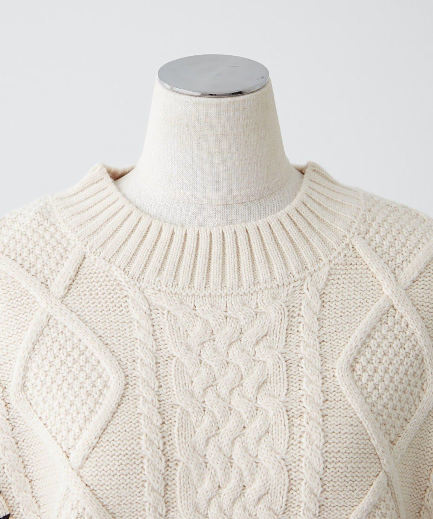 毯邊縫線麻花針織套頭衫