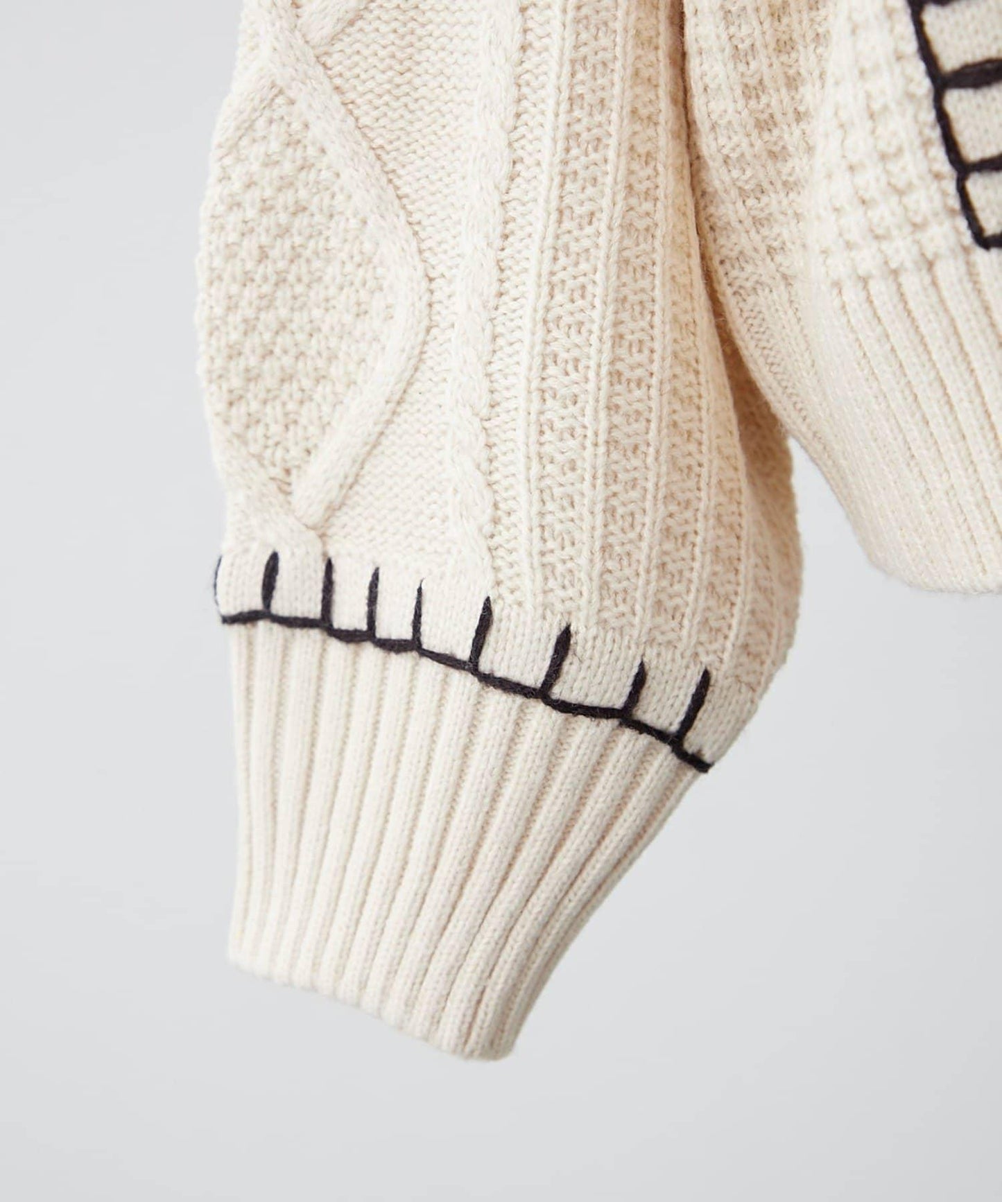 毯邊縫線麻花針織套頭衫