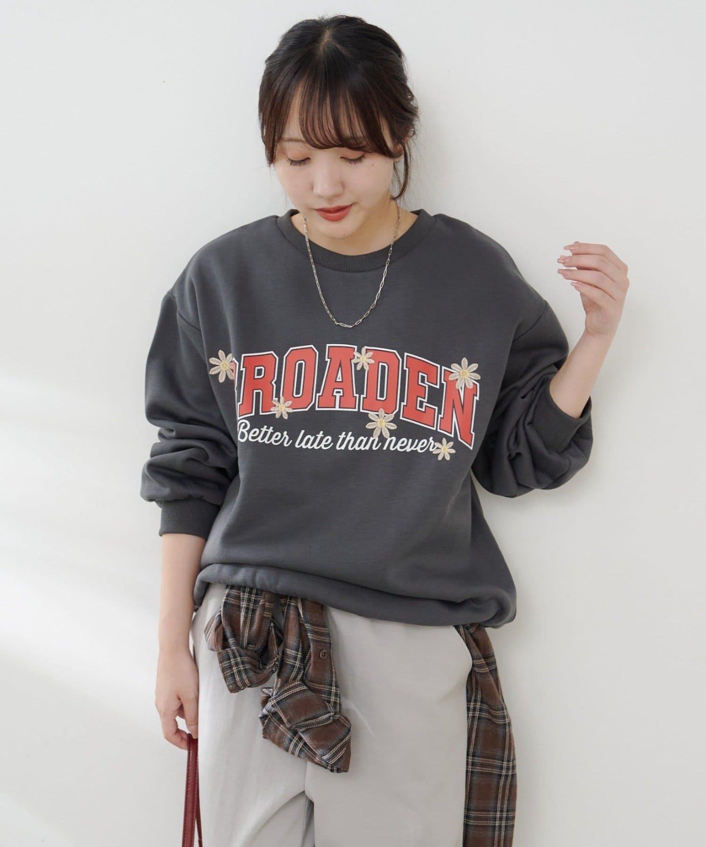 花卉與標誌拼接加絨套頭衫