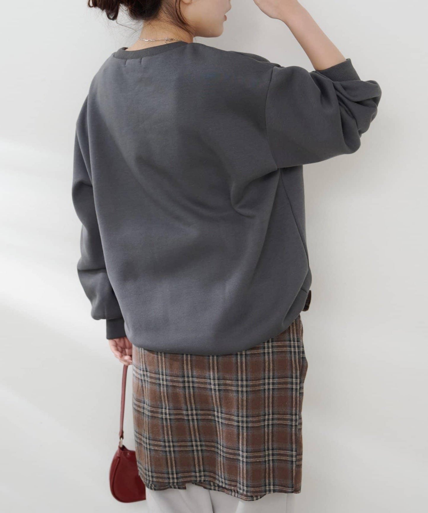 花卉與標誌拼接加絨套頭衫