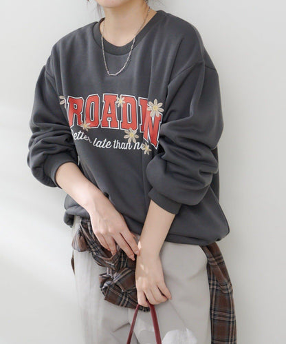 花卉與標誌拼接加絨套頭衫