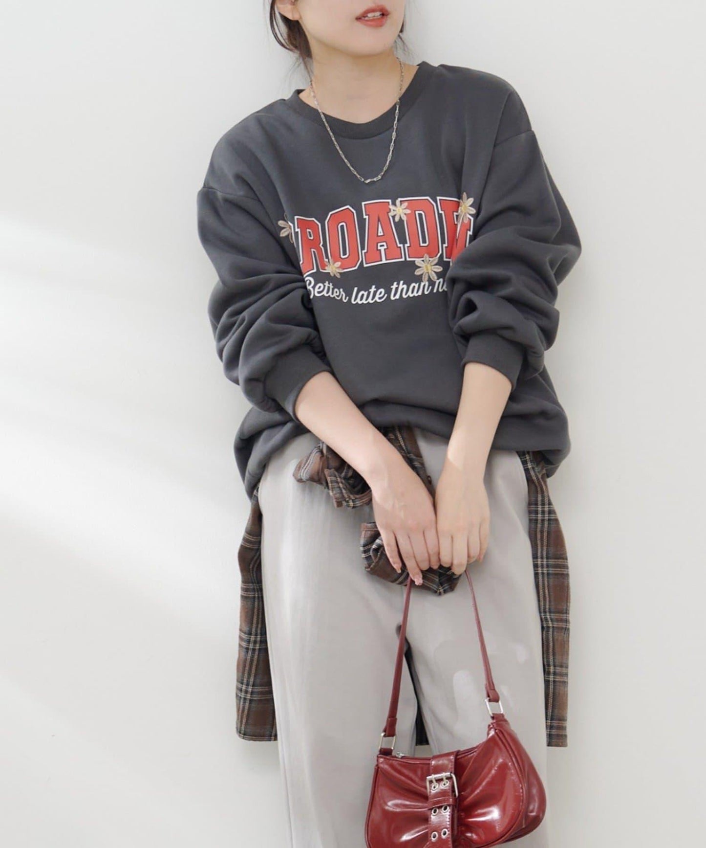 花卉與標誌拼接加絨套頭衫