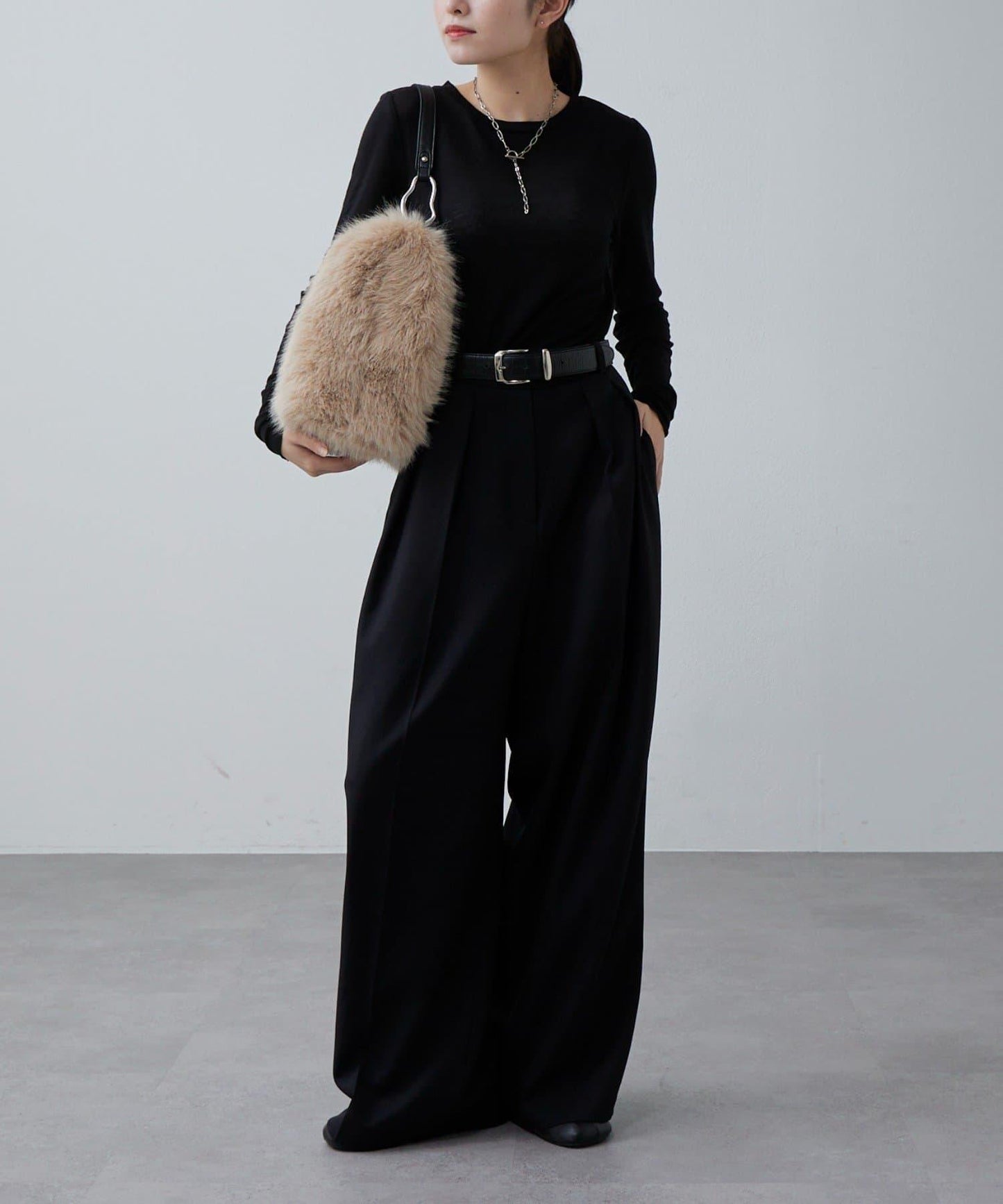 羊絨柔軟圓領針織衫