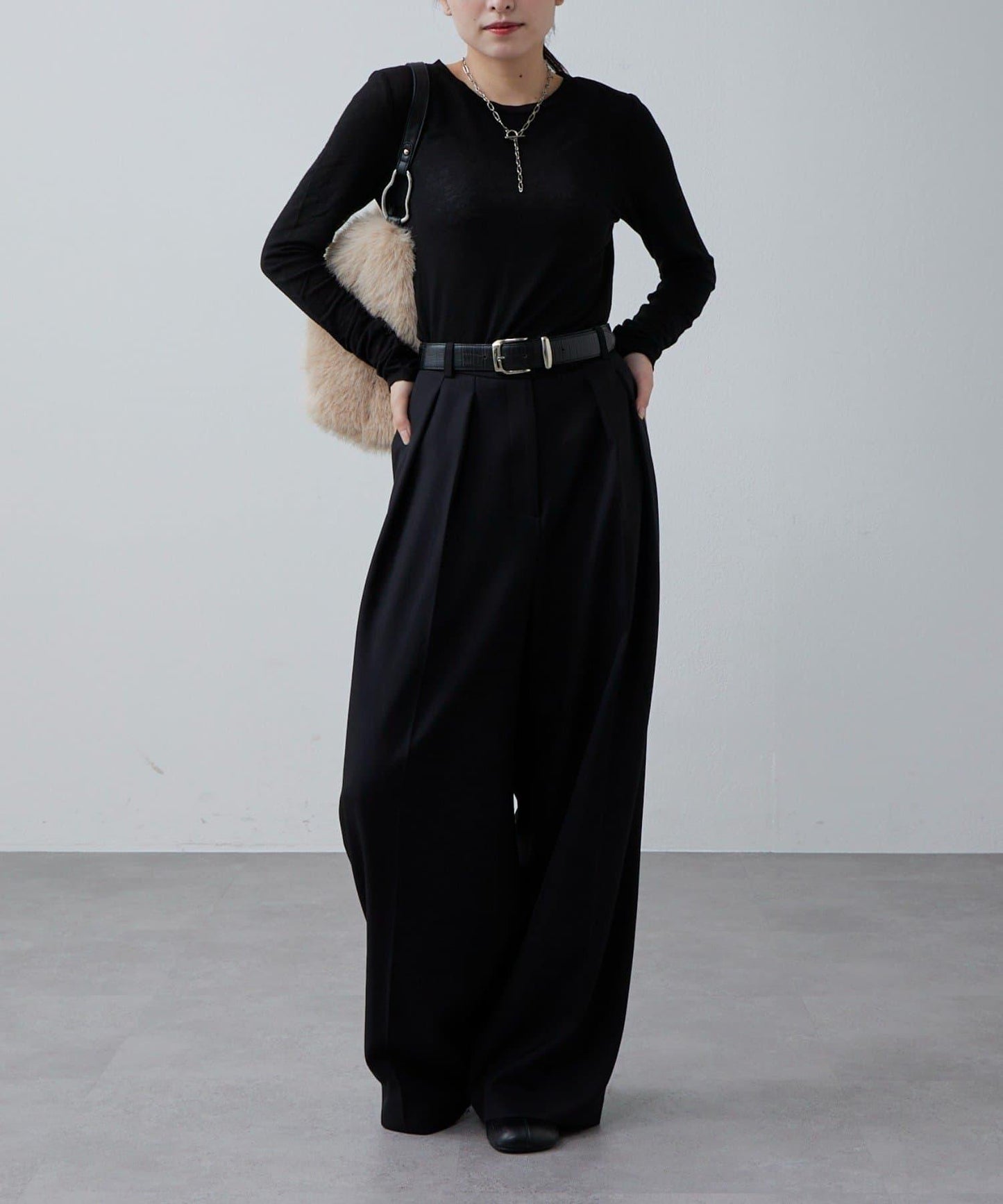 羊絨柔軟圓領針織衫