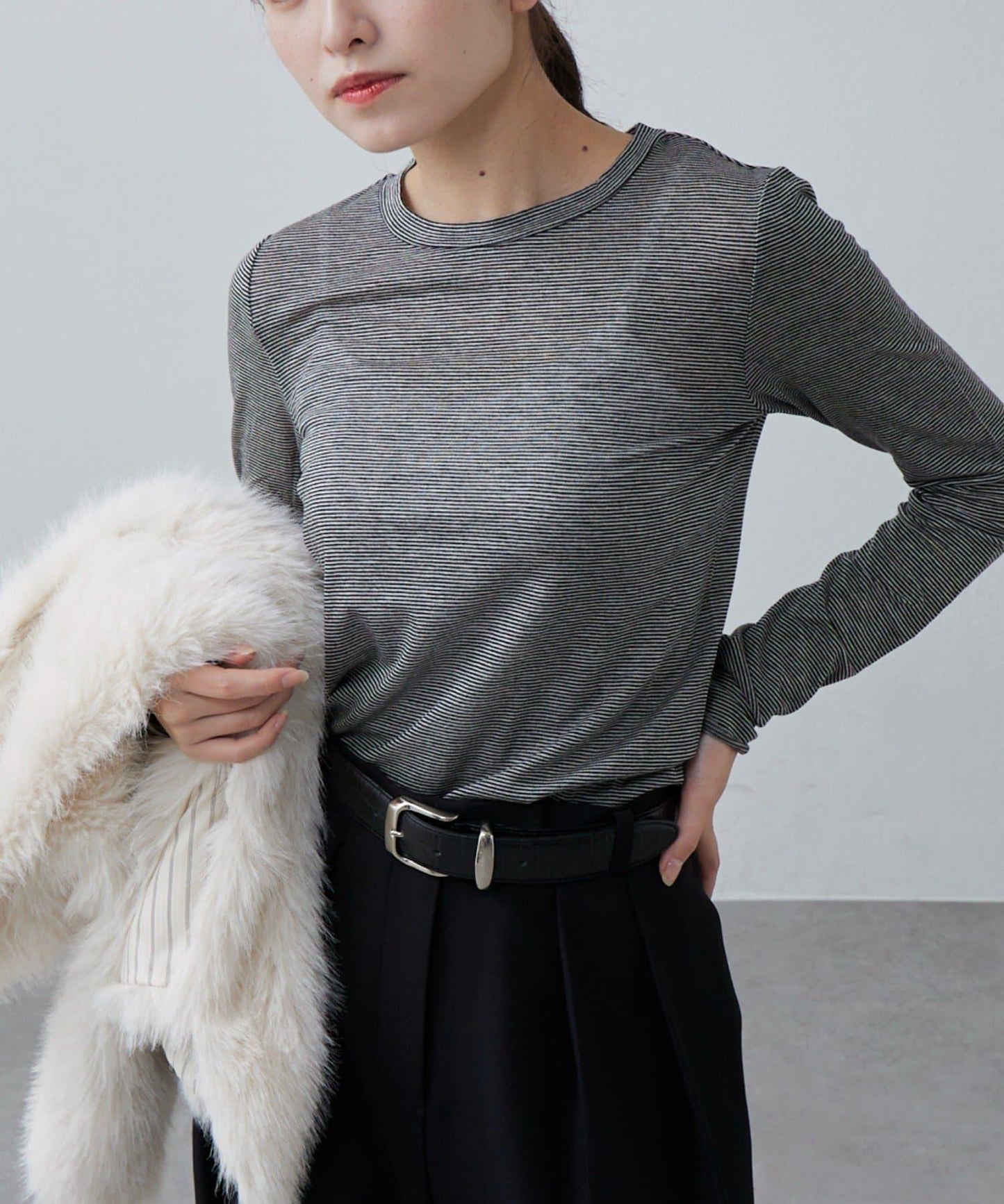 羊絨柔軟圓領針織衫