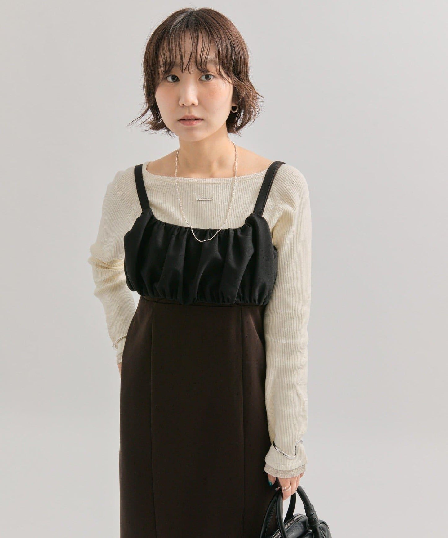 褶皺吊帶背心套裝連衣裙