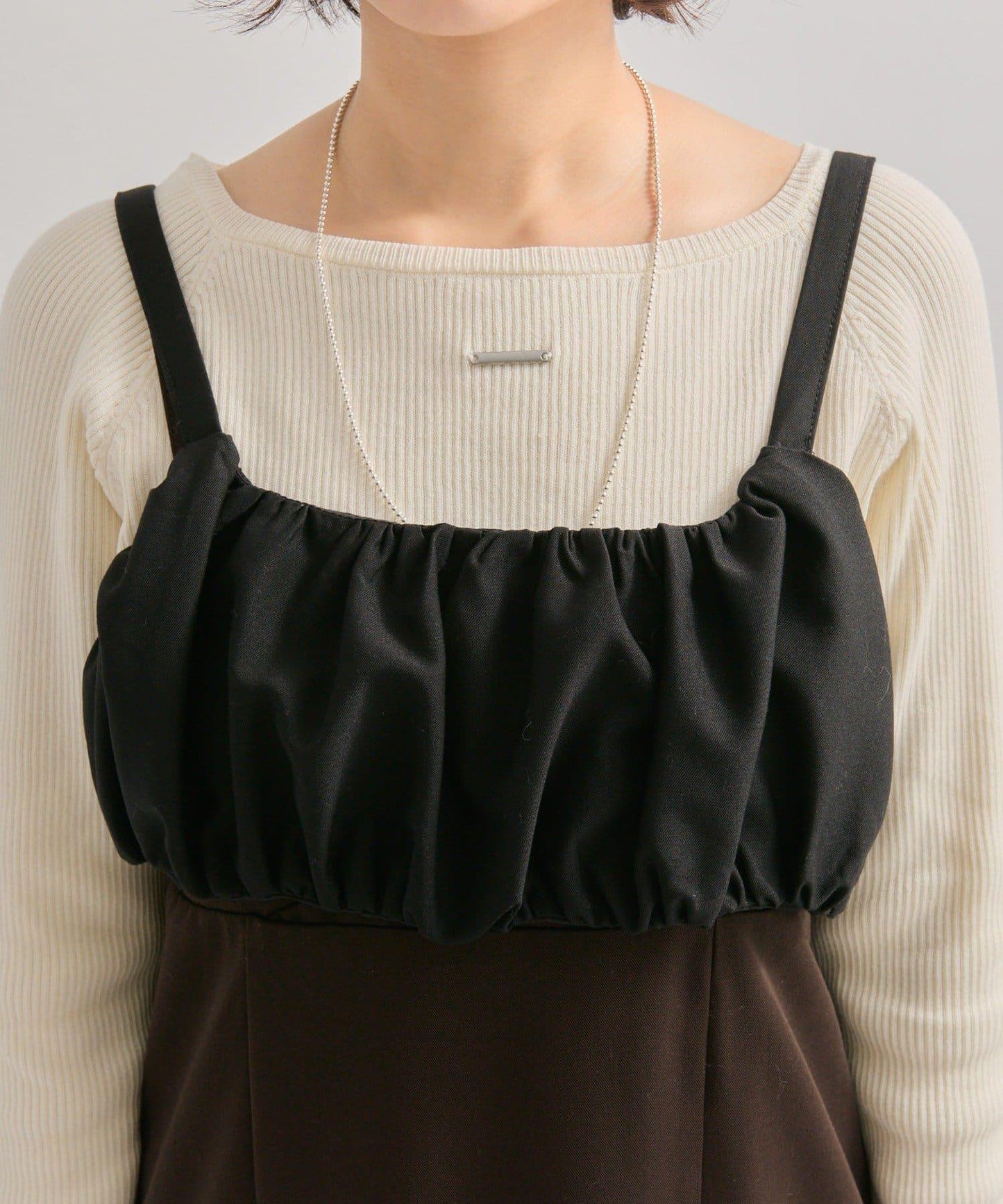 褶皺吊帶背心套裝連衣裙