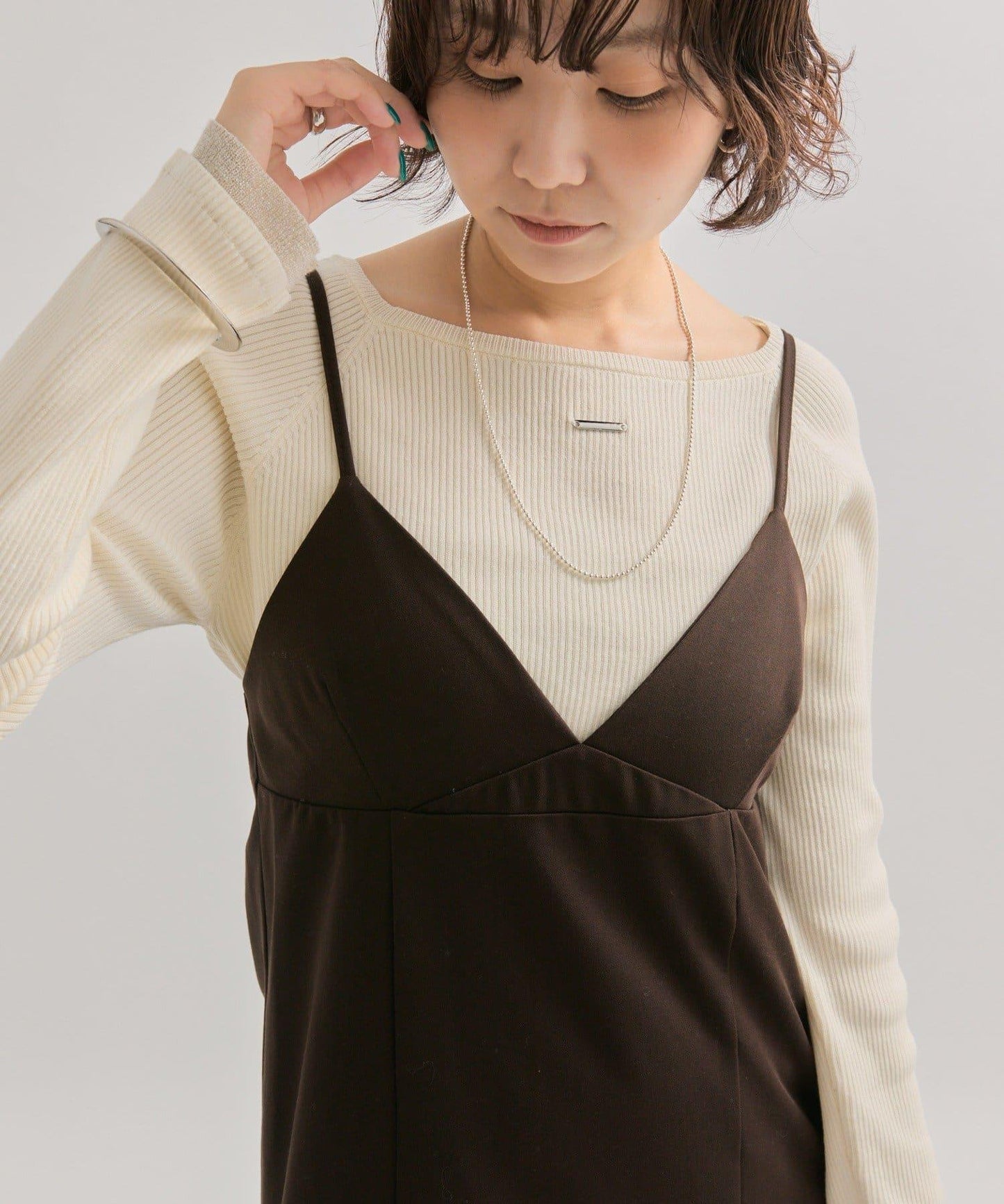 褶皺吊帶背心套裝連衣裙