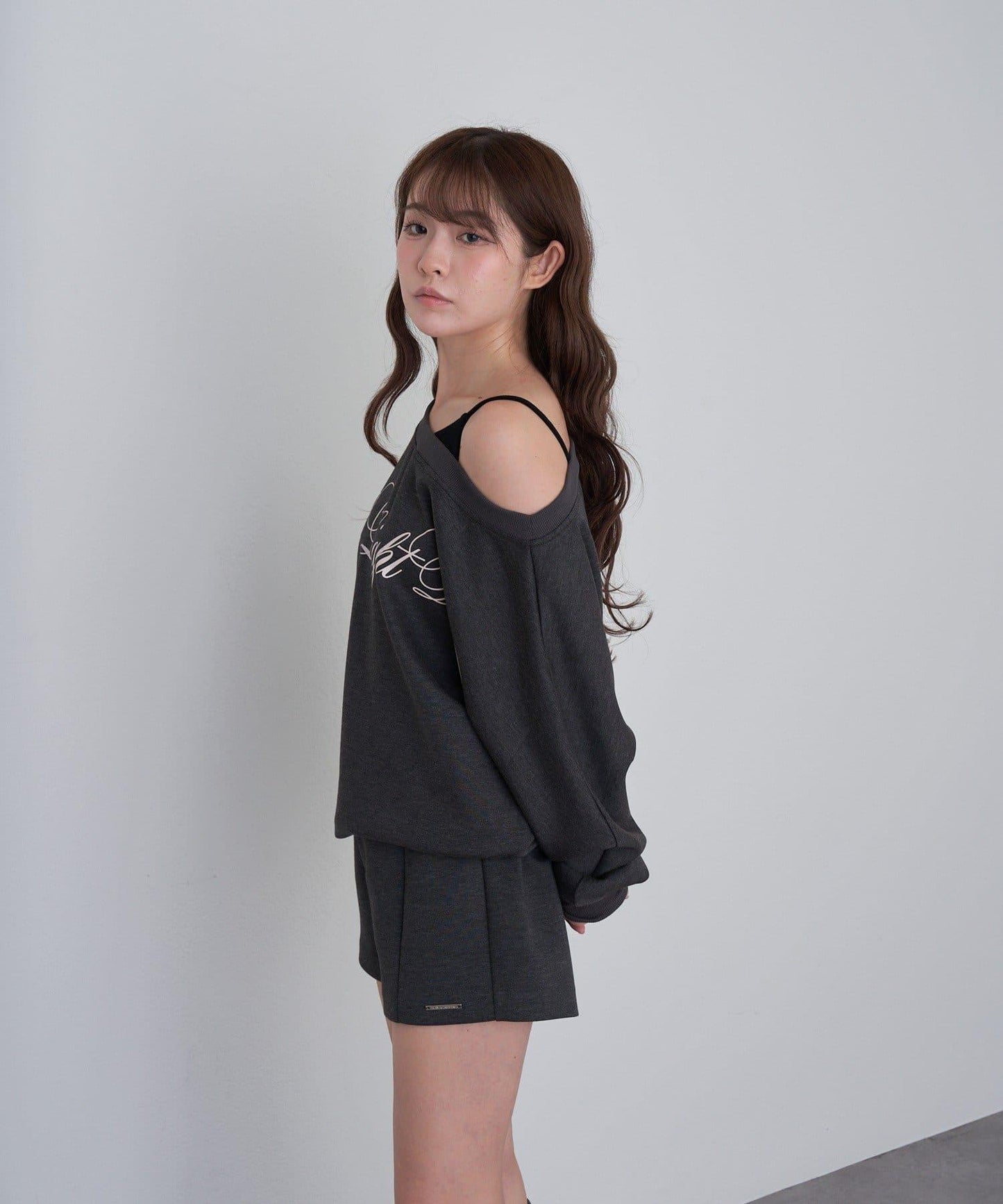 【RAY CASSIN】層疊字母單肩衛衣