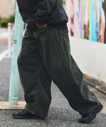 寬鬆版型漂白工藝彎曲燈芯絨長褲