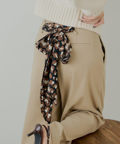 【SALON by Chico】附絲巾腰帶雙褶羊毛休閒褲