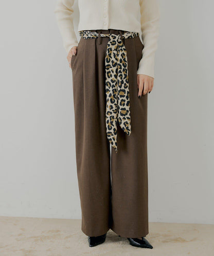 【SALON by Chico】附絲巾腰帶雙褶羊毛休閒褲