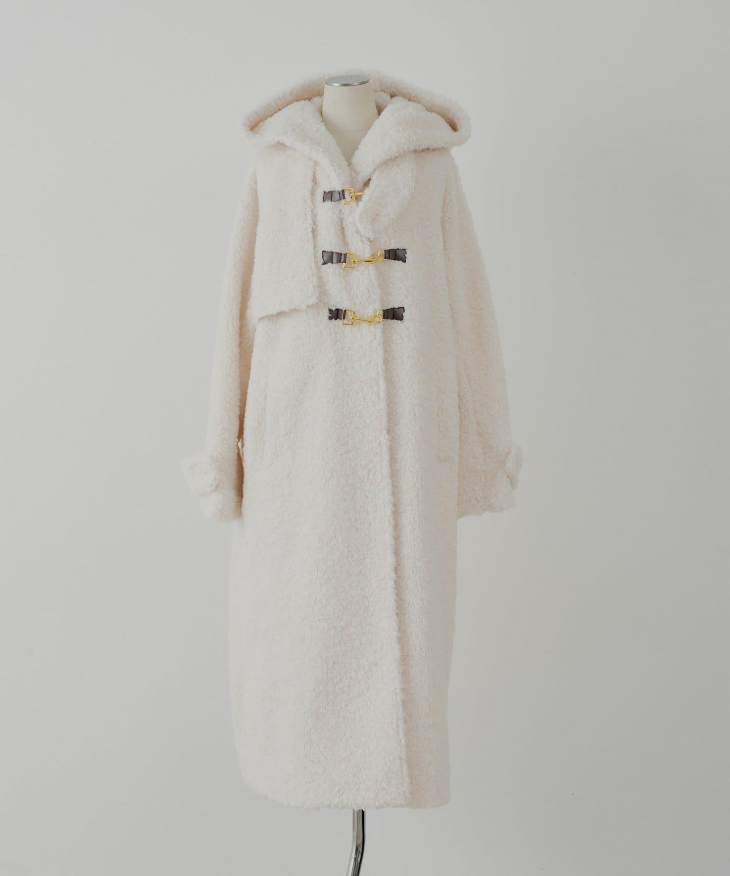 【SALON by Chico】短款羊羔絨連帽長款牛角扣大衣