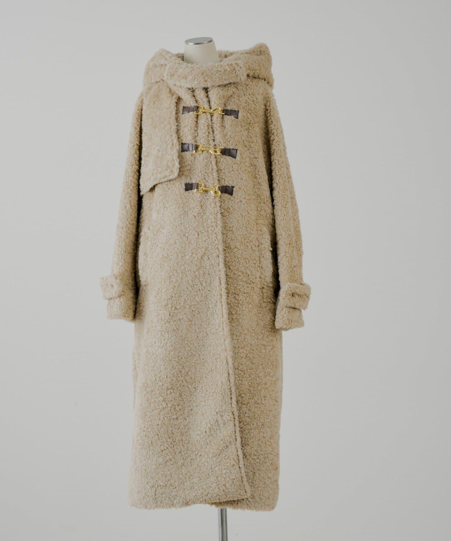 【SALON by Chico】短款羊羔絨連帽長款牛角扣大衣