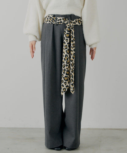 【SALON by Chico】附絲巾腰帶雙褶羊毛休閒褲