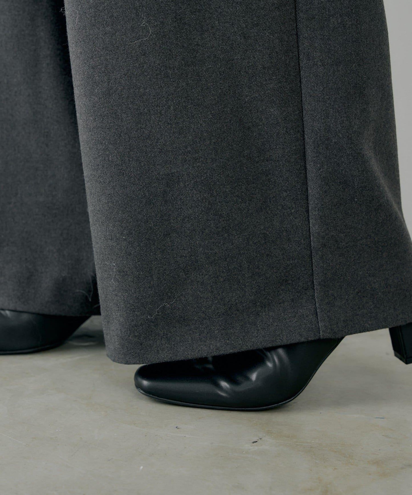 【SALON by Chico】附絲巾腰帶雙褶羊毛休閒褲