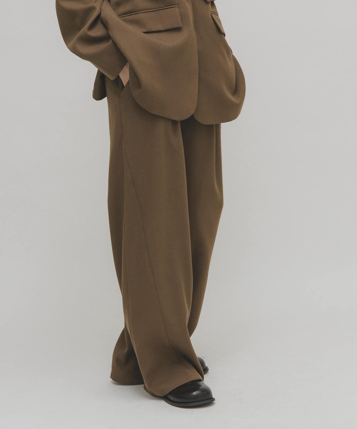 桶型褶皺西裝褲