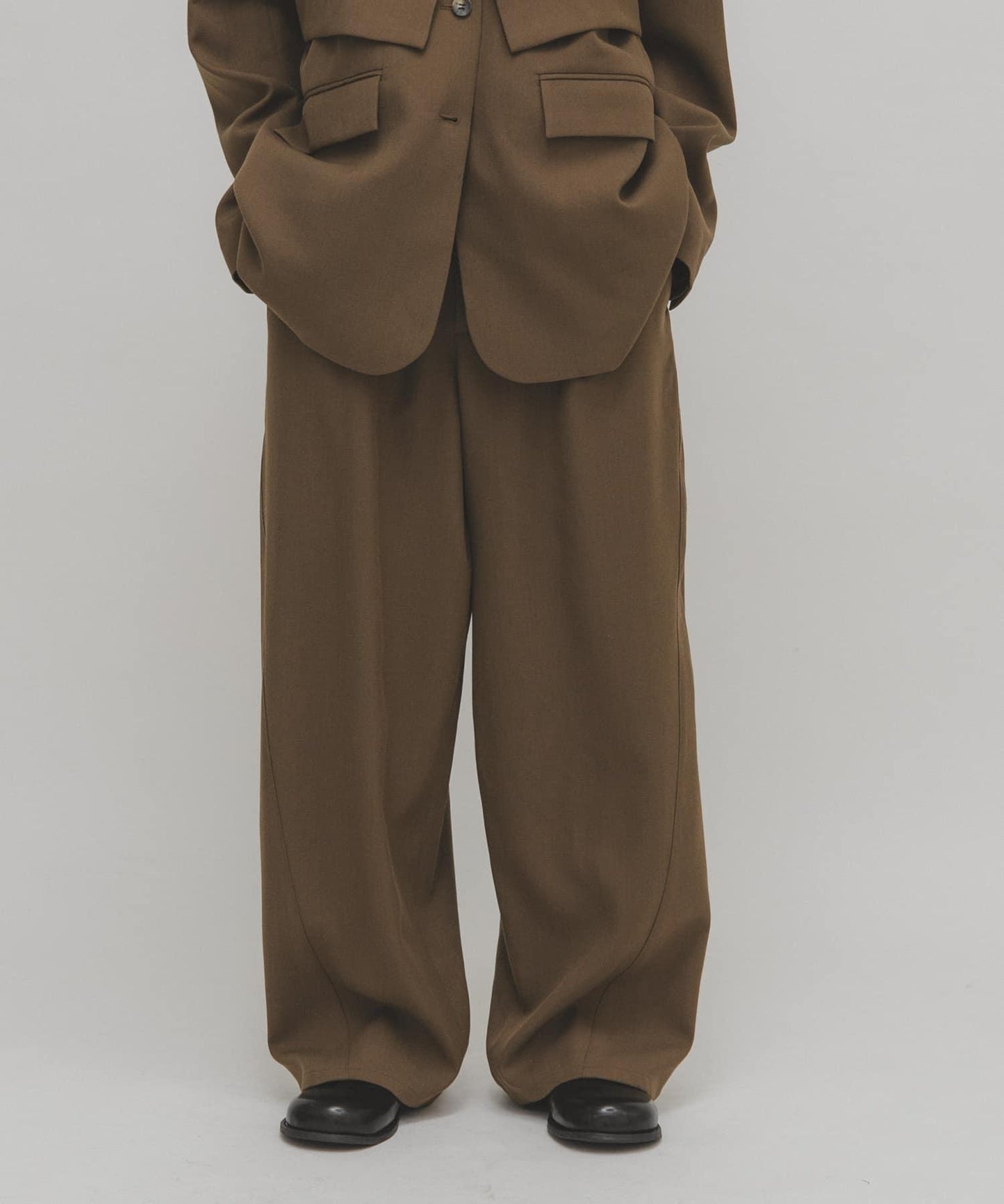 桶型褶皺西裝褲