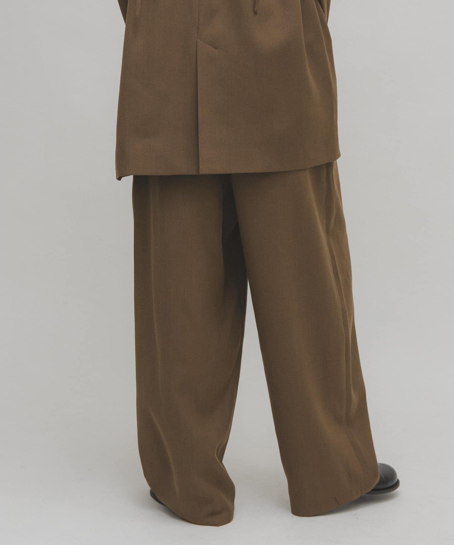 桶型褶皺西裝褲