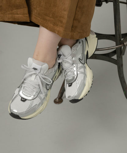 NIKE 女士V2K跑鞋