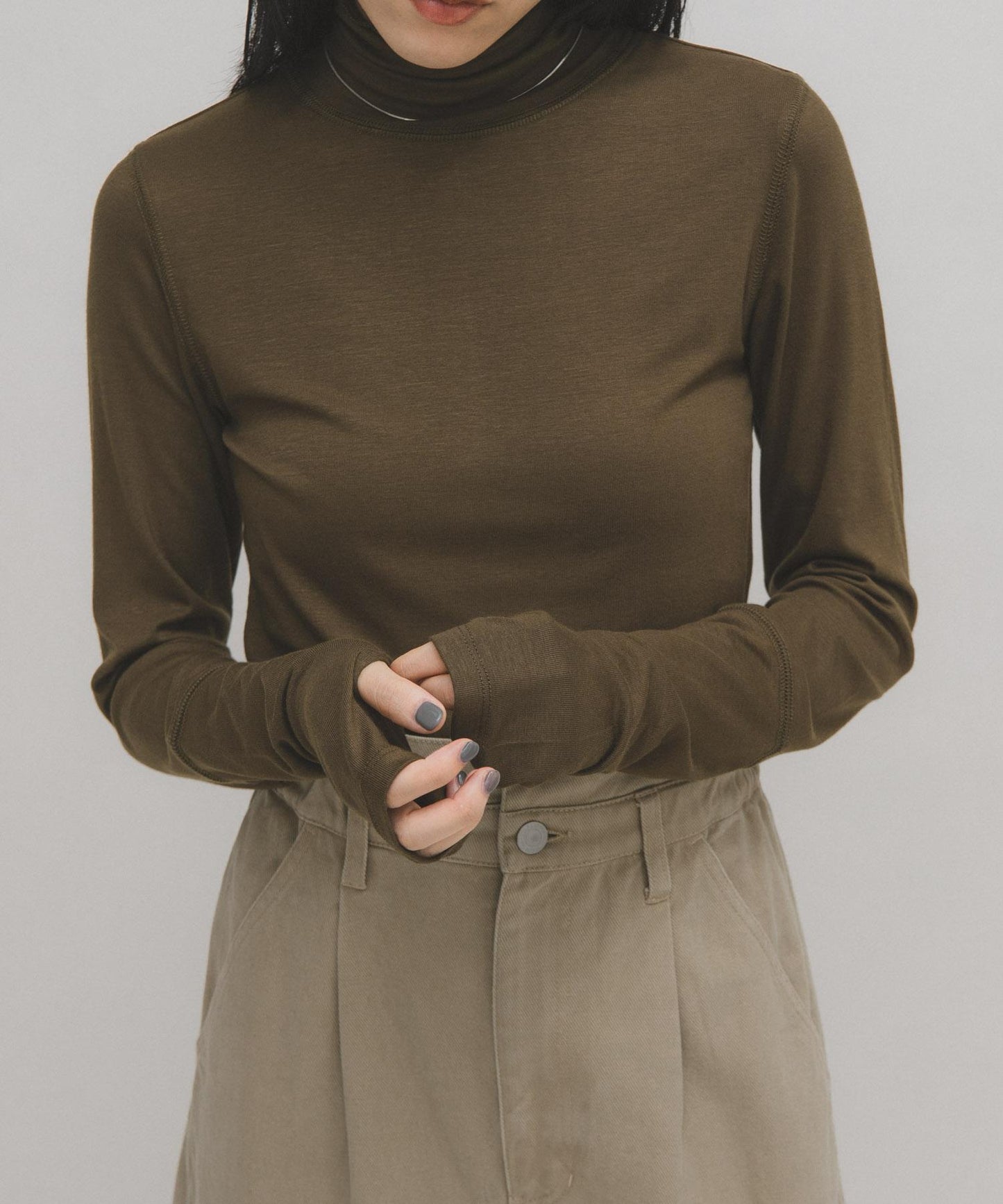 illi 高領基礎款T恤