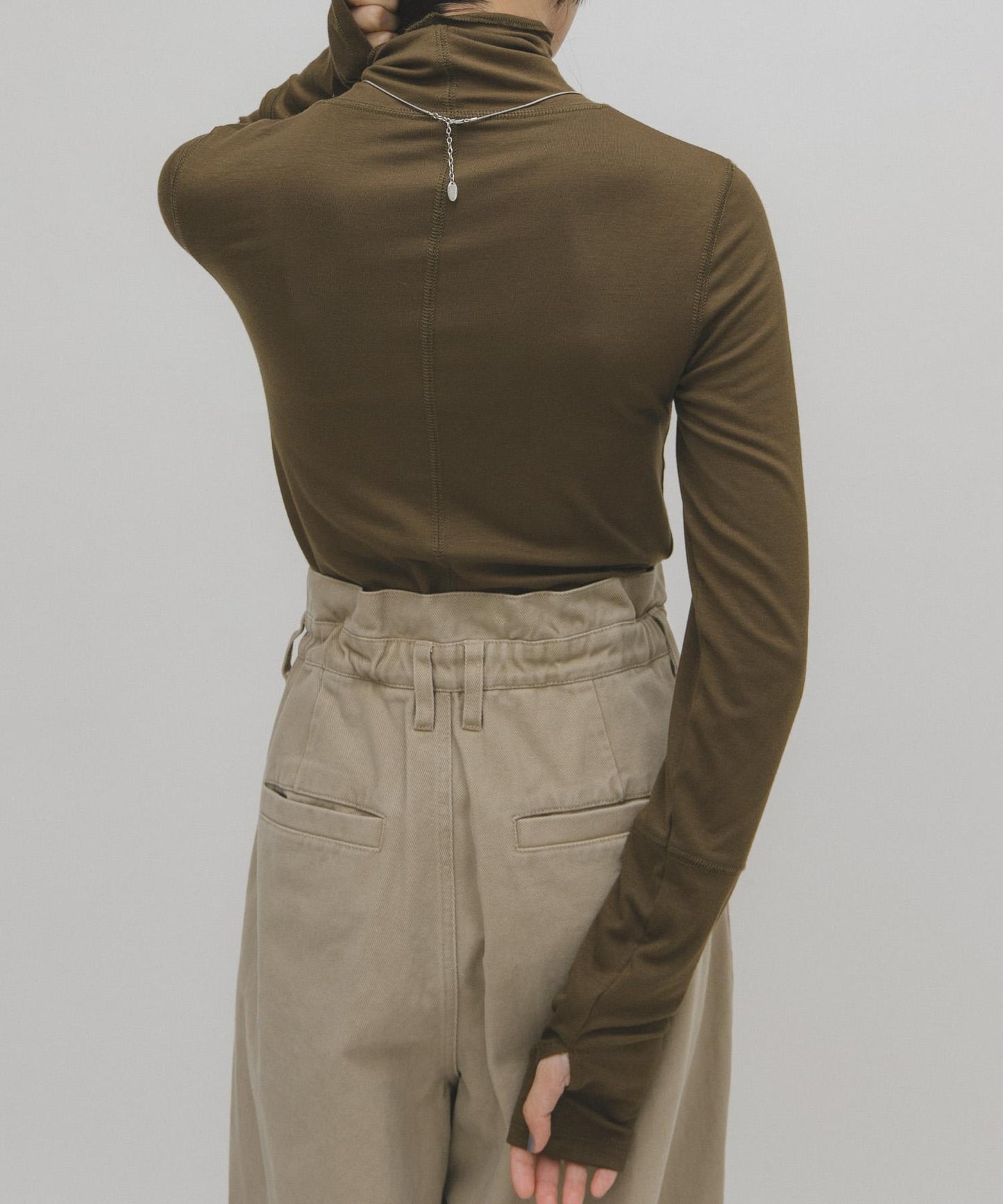 illi 高領基礎款T恤