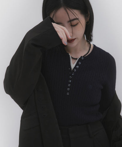 刺繡亨利領迷你麻花針織衫