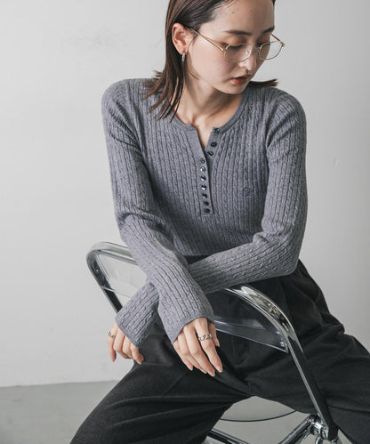 刺繡亨利領迷你麻花針織衫