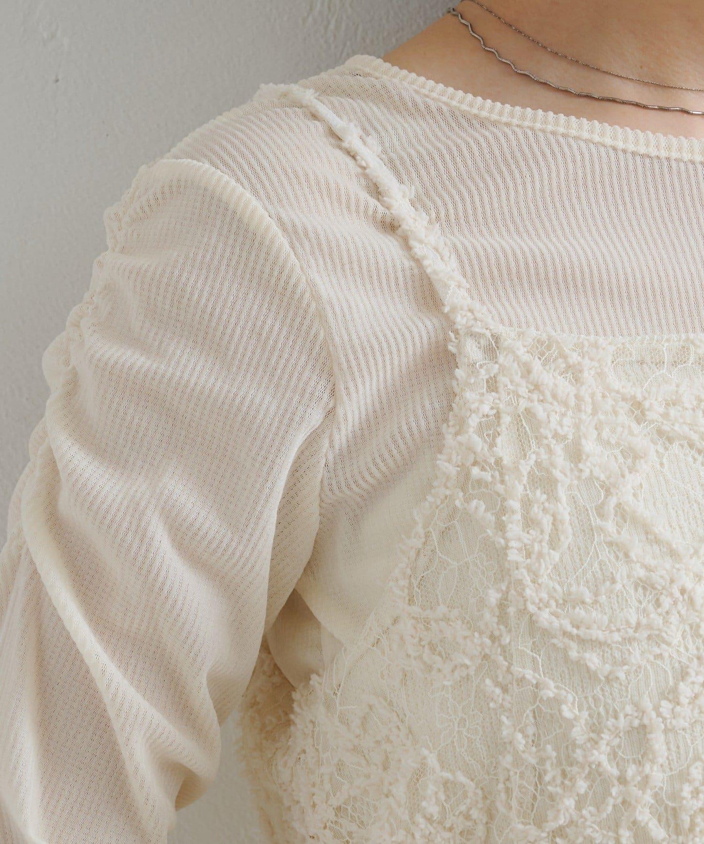 羽毛感蕾絲長款上衣