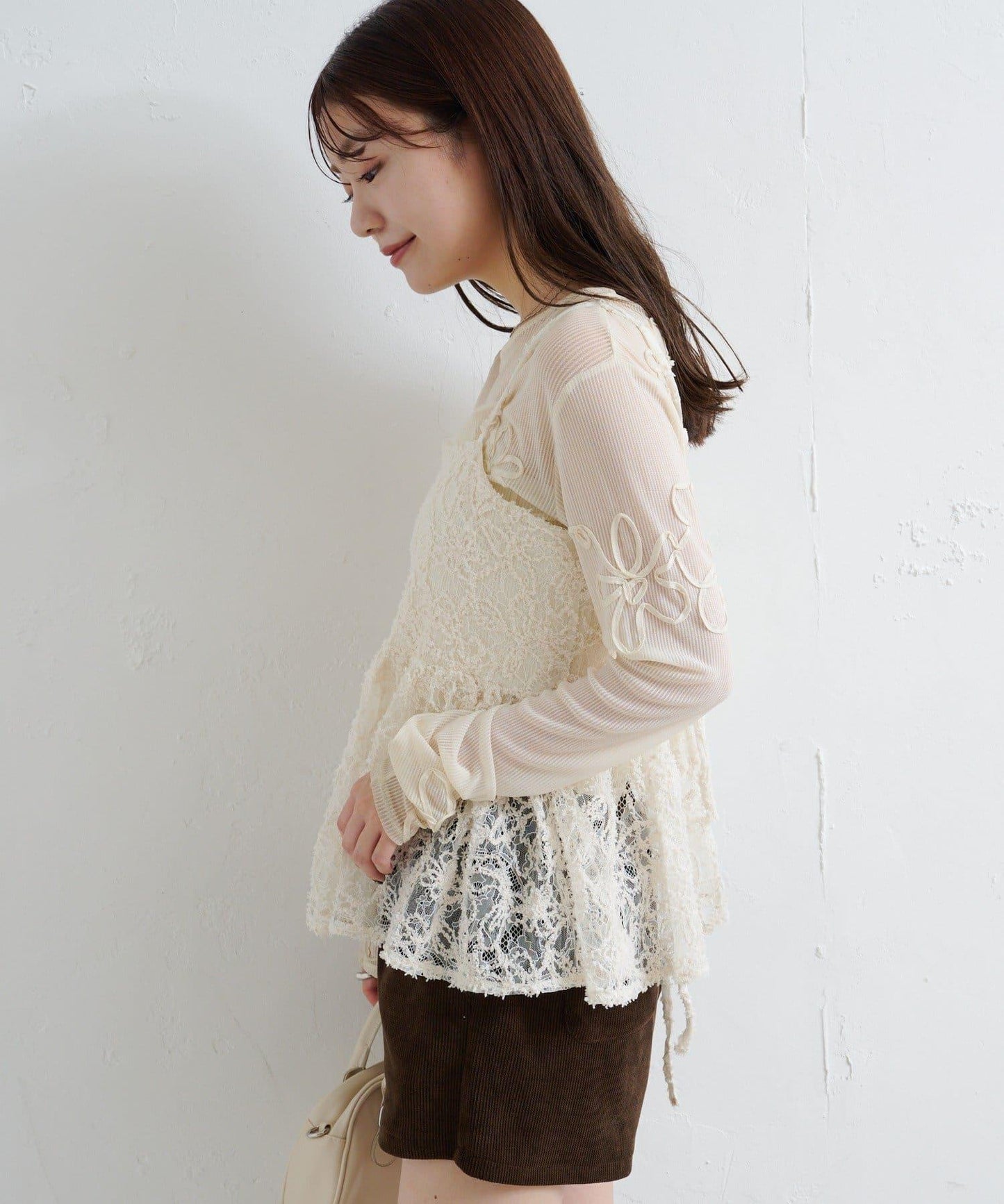 羽毛感蕾絲吊帶背心