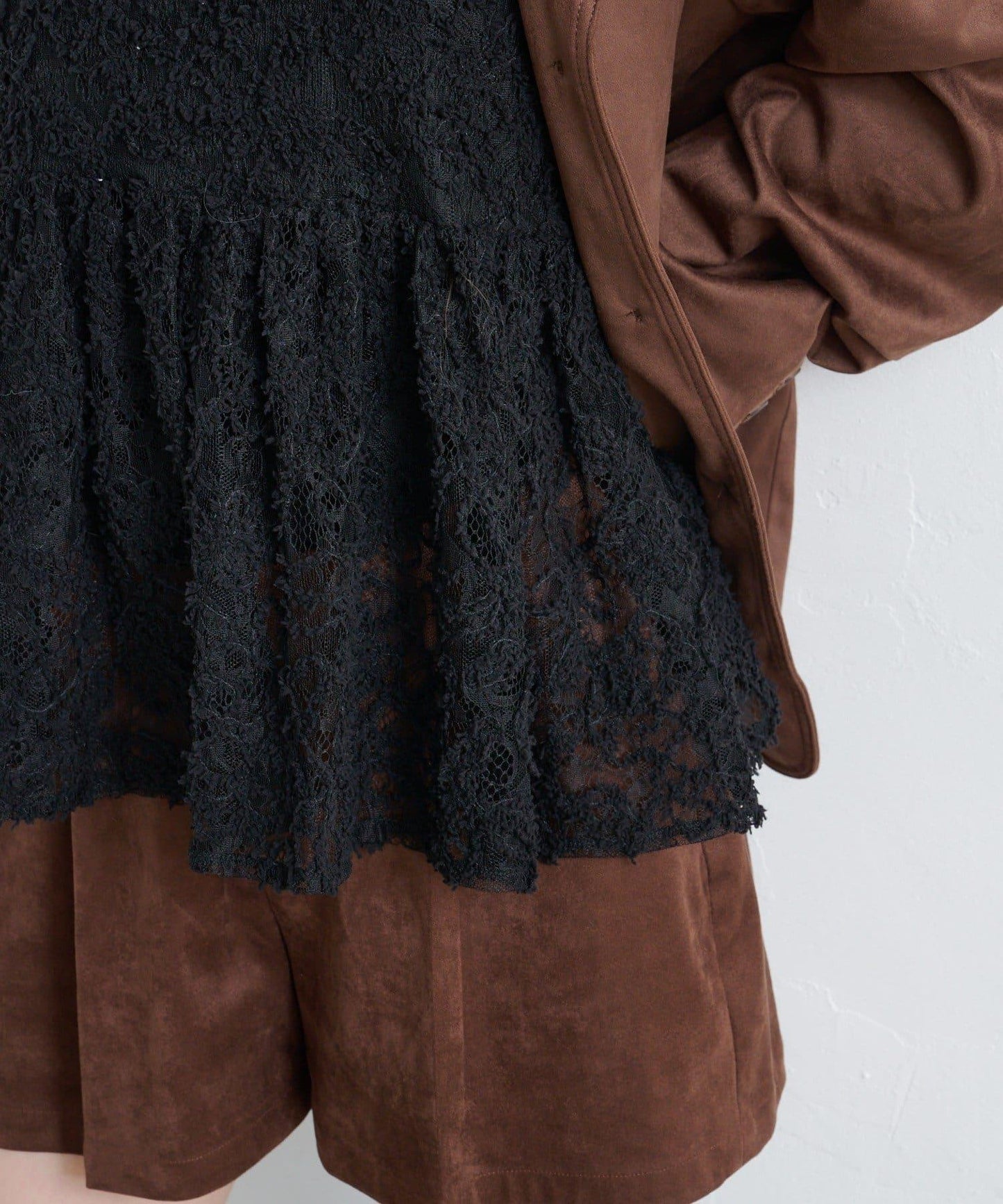 羽毛感蕾絲吊帶背心