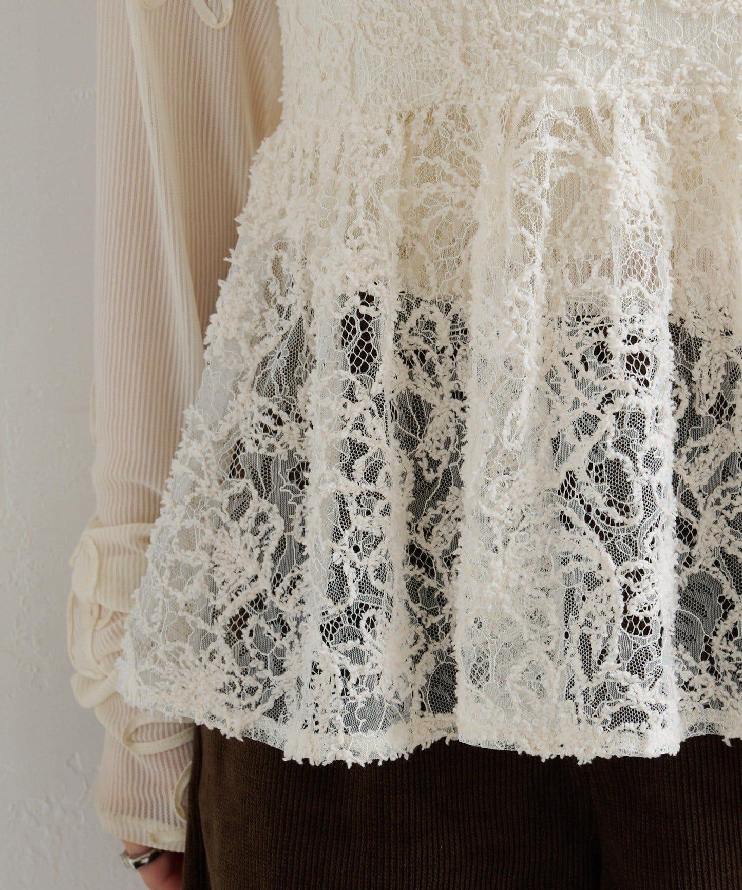 羽毛感蕾絲吊帶背心